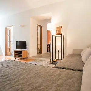 https://feels-like-home-castelo-cozy-flat.hotels-lisbon-portugal.com